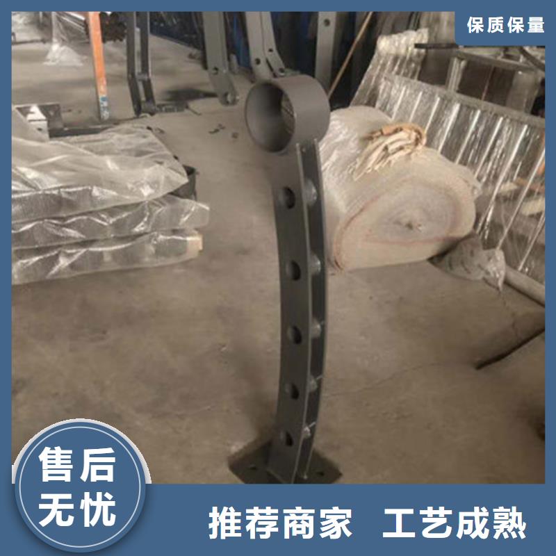 不锈钢复合管护栏_公路隔离护栏厂家直发