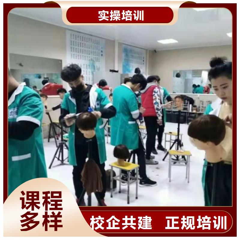 【美发培训学校哪个学校能学开挖掘机铲车叉车随到随学】