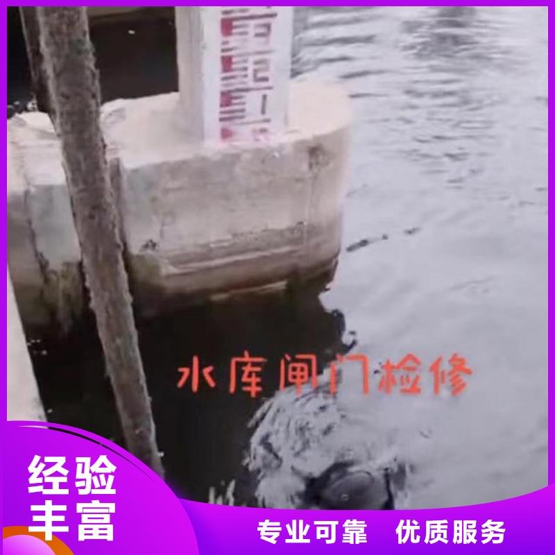 潜水员服务水下管道安装技术精湛